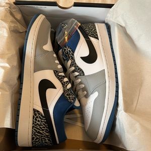 Jordan 1 Low SE GS True Blue